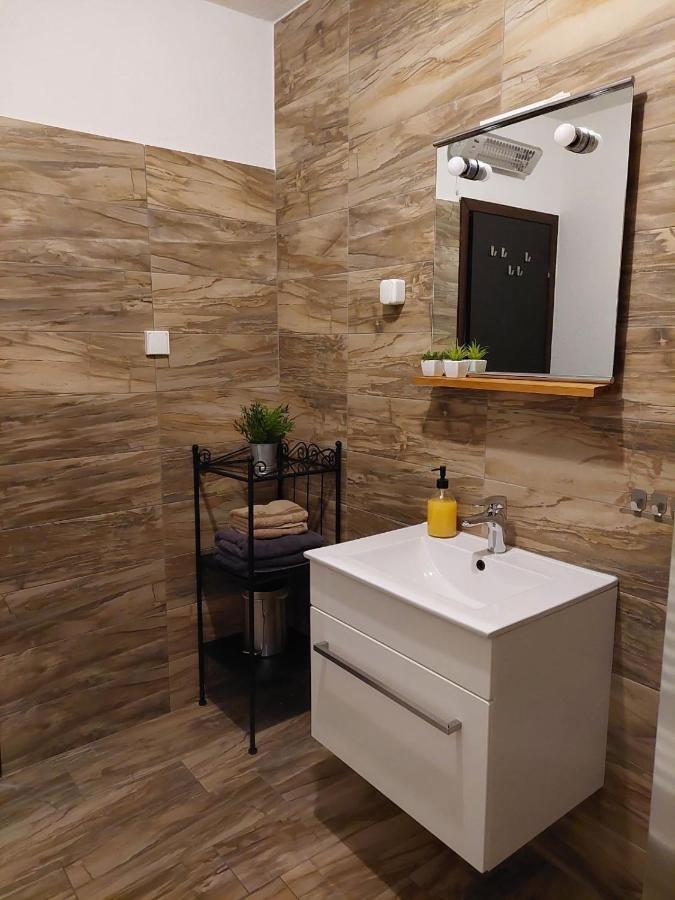 Апартаменти Apartman Hana Dreznik Grad Екстер'єр фото