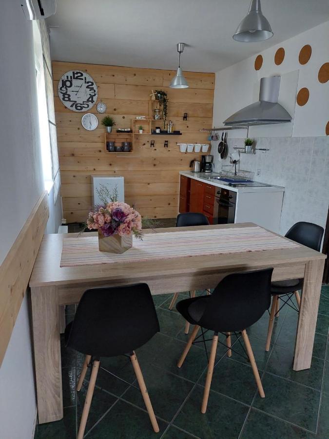 Апартаменти Apartman Hana Dreznik Grad Екстер'єр фото